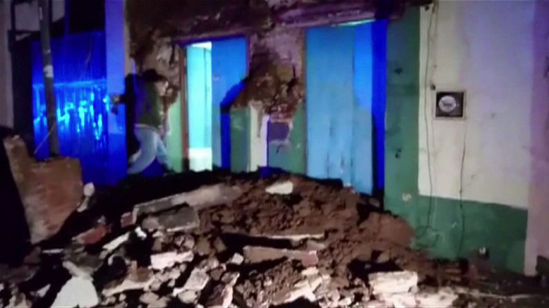 Un video grabado por AFPTV muestra daños a un edificio en el centro de Oaxaca el 8 de septiembre de 2017 después del poderoso terremoto de magnitud 8,2 que sacudió a México el 7 de septiembre. (OSCAR GARCIA / AFP / Getty Images)