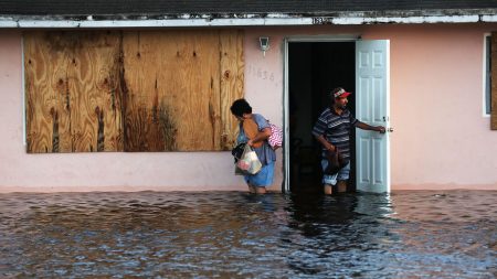 10 muertos y 13 millones de personas sin electricidad en Estados Unidos por Irma