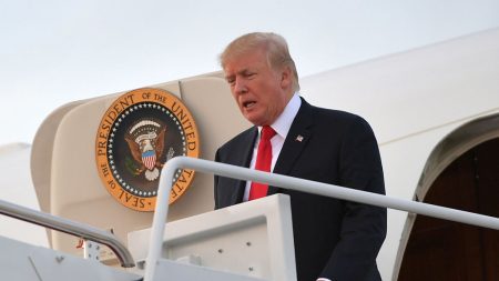 Trump visita Puerto Rico para monitorear la ayuda a los afectados por el huracán María