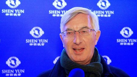 Ejecutivo de Finanzas dice que las proyecciones de Shen Yun son ‘sumamente inteligentes’