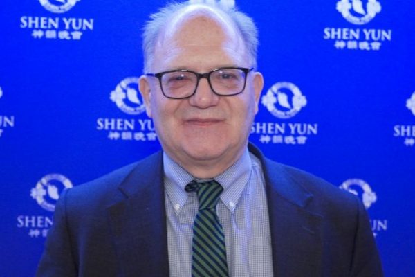 Asesor financiero vuelve a ver Shen Yun por tercera vez