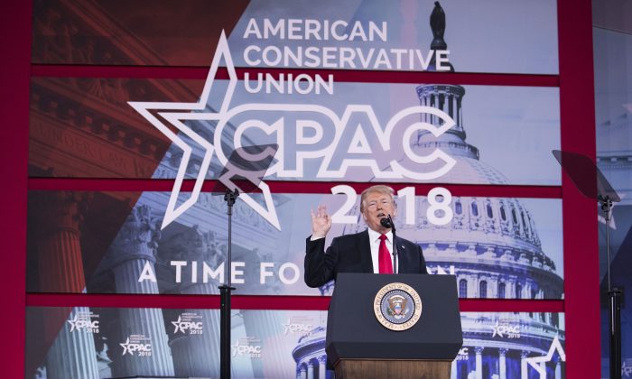 El presidente Donald Trump se dirige a la Conferencia de Acción Política Conservadora (CPAC) el 23 de febrero. (Crédito de Samira Bouaou / La Gran Época)