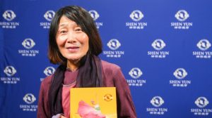 Presidente de Fundación disfruta la belleza de la bondad humana en Shen Yun
