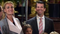 Esposa de Donald Trump Jr es enviada al hospital luego de abrir un sobre con polvo blanco