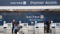 Pasajera logra de United Airlines un vale por 10.000 dólares debido a un vuelo sobrevendido
