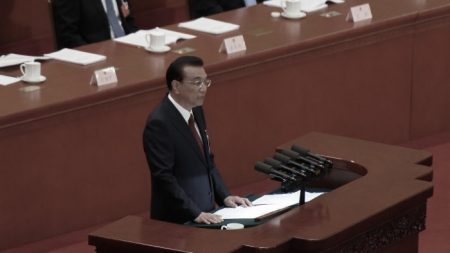 El primer ministro chino Li Keqiang expone los objetivos del país: Crecimiento económico moderado, auge del gasto militar