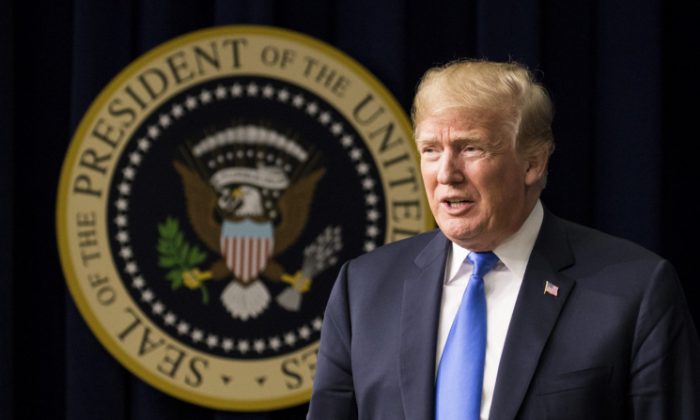 El Presidente de Estados Unidos Donald Trump habla en el evento The Generation Next, un Foro de la Casa Blanca con votantes y funcionarios del gobierno el 22 de marzo de 2018, en el Auditorio de la Corte Sur del Edificio de la Oficina Ejecutiva Eisenhower en Washington el 22 de marzo de 2018. (Samira Bouaou / The Epoch Times)