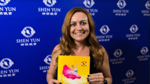 Gerenta de Recursos Humanos queda asombrada con Shen Yun y destaca su profundo mensaje espiritual