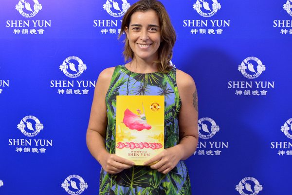 Shen Yun “es maravillosamente perfecto”, dice locutora argentina