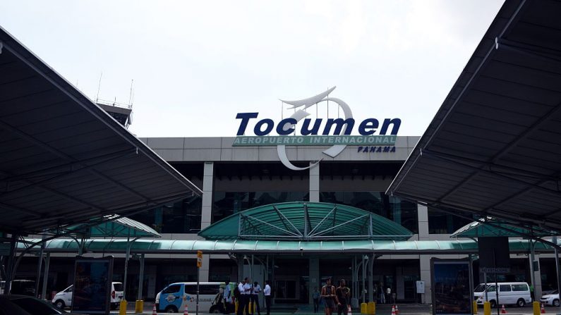 Foto tomada en el aeropuerto internacional de Tocumen, Ciudad de Panamá. AFP PHOTO / RODRIGO ARANGUA / AFP / RODRIGO ARANGUA (El crédito de la foto debe leer RODRIGO ARANGUA/AFP/Getty Images)