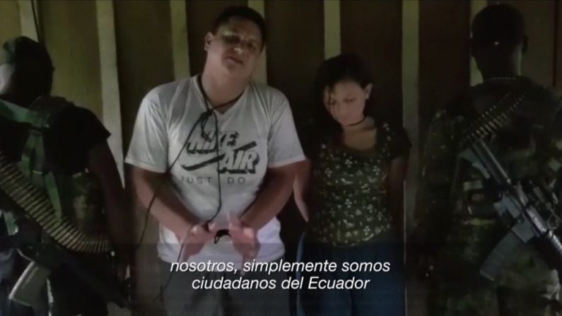 Captura del video cedido por la Secretaría de Comunicación de Ecuador (Secom) que muestra a los dos secuestrados ecuatorianos en la zona fronteriza con Colombia. El ministro ecuatoriano del Interior, César Navas, confirmó hoy, martes 17 de abril de 2018, el secuestro de dos ciudadanos, un hombre y una mujer aún sin identificar, en la zona fronteriza con Colombia donde fueron secuestrados y asesinados tres periodistas la semana pasada. En una rueda de prensa, Navas presentó el vídeo de la pareja que piden al presidente del país, Lenín Moreno, que ayude en su liberación EFE/Secom/SOLO USO EDITORIAL/MEJOR CALIDAD DISPONIBLE