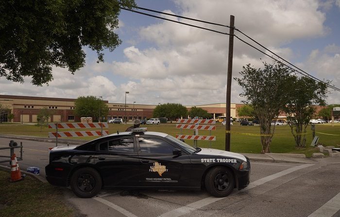 Aumentan los heridos y las dudas en torno al tiroteo en un instituto de Texas. (Estados Unidos) EFE/EPA/MATT PATTERSON
