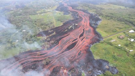 El volcán Kilauea de Hawái vuelve a erupcionar y amenaza suministro eléctrico