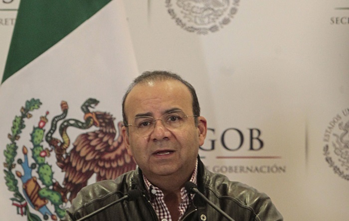 Detienen en México a presunto responsable de desaparición de los 43 jóvenes.
El secretario de Gobernación (ministerio de Interior), Alfonso Navarrete, ofrece declaraciones durante una rueda de prensa hoy, domingo 27 de mayo de 2018, en Ciudad de México (México). EFE