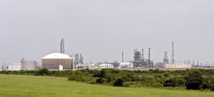 Las reservas de petróleo de Estados Unidos bajaron la semana pasada en 3,6 millones de barriles. Una refinería en texas (EEUU). EFE/Archivo