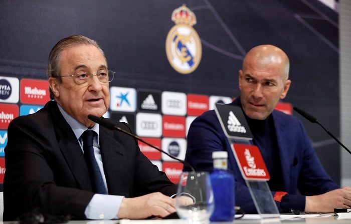 Zidane deja el Real Madrid
El presidente del Real Madrid, Florentino Pérez, y el entrenador Zinedine Zidane y han anunciado en conferencia de prensa celebrada en la ciudad deportiva de Valdebebas que el técnico francés deja de ser el entrenador del Real Madrid. EFE