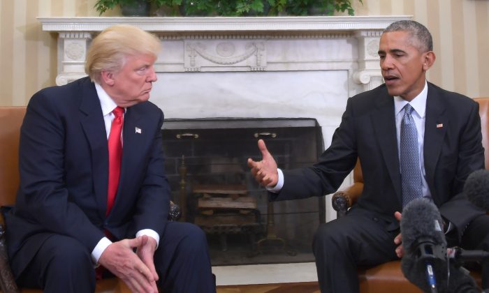 El presidente Barack Obama se reúne con el presidente electo Donald Trump en la Oficina Oval de la Casa Blanca, en Washington, DC, el 10 de noviembre de 2016. (Jim Watson/AFP/Getty Images)