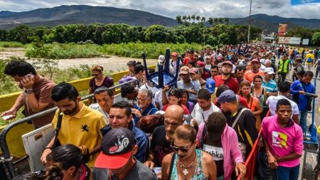 Colombia se ahoga ante tsunami migratorio venezolano