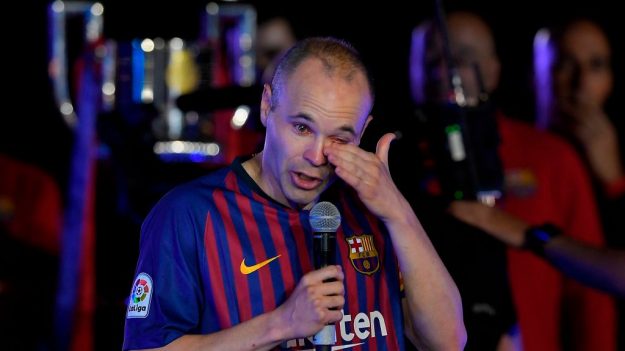 Imágenes inéditas e íntimas de los últimos instantes de Iniesta como azulgrana