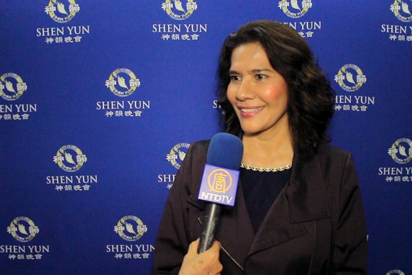 “Ojalá Shen Yun viniera más veces”, comenta profesora universitaria de Puebla