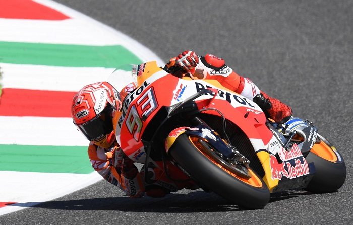 Márquez recupera el liderato a ritmo de récord.
Spanish MotoGP rider Marc Marquez of the Repsol Honda Team in action during the free practice session of the Motorcycling Grand Prix of Italy, at the Mugello racing circuit in Scarperia, central Italy, 02 June 2018. EFE