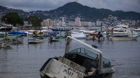 Carlotta se degrada a depresión tropical mientras ocasiona lluvias en México