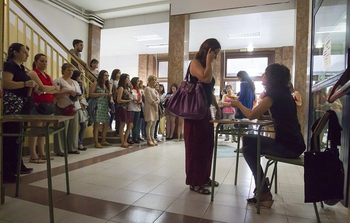 Más de 300.000 personas optan a 23.512 plazas docentes en toda España. EFE/Archivo