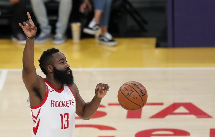 Harden logra recompensa a una excelente temporada regular y supera a LeBron James
James Harden, escolta de los Rockets de Houston. EFE/Archivo