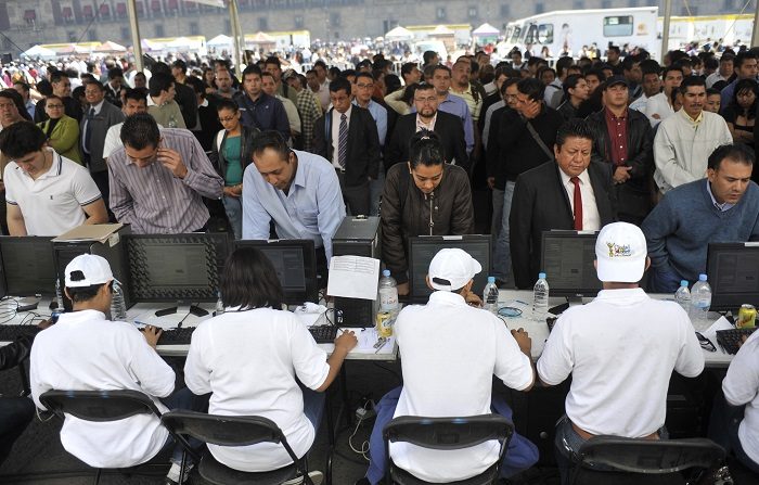 La tasa de desempleo en México se ubicó en 3,2 % de la población económicamente activa (PEA) en mayo, inferior al 3,6 % del mismo mes de 2017, según cifras originales publicadas hoy por el Instituto Nacional de Estadística y Geografía (Inegi). EFE/Archivo