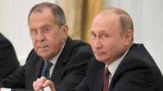 Bolton se reúne hoy con Lavrov para preparar una cumbre entre Trump y Putin