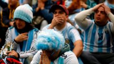 Argentinos reaccionaron desconsolados ante la salida del Mundial