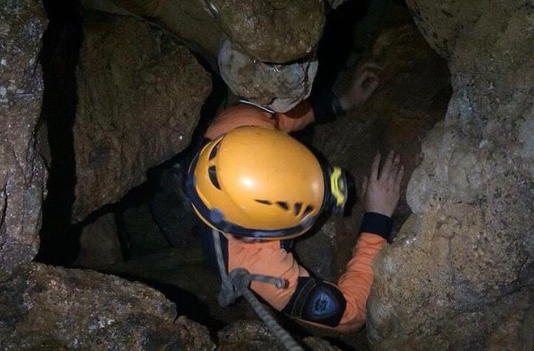 Cada minuto cuenta para 12 niños perdidos en una gruta en Tailandia