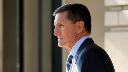 Nueva evidencia de las acciones de Trump respecto a su exasesor Michael Flynn