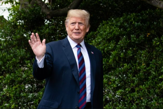 El presidente Donald Trump llega para participar en el Día deportivo y de entrenamiento de la Casa Blanca en su jardín sur, en Washington el 30 de mayo de 2018. (Samira Bouaou / La Gran Época)