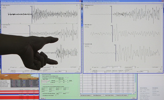 Un sismo de magnitud 4,6 sacude dos regiones del norte de Chile. El sismo ocurrió a las 97:58 horas locales (11,58 GMT) y su epicentro se localizó a 44 kilómetros al sur de Huasco y a unos 660 de Santiago, en la región de Atacama, informó el Centro Sismológico Nacional, de la Universidad de Chile. EFE