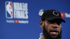 LeBron James firma por cuatro años con los Lakers de Los Ángeles