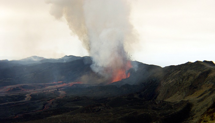 Sismo de magnitud 5,4 y anomalía térmica en un volcán de Galápagos
Imagen de archivo del volcán Sierra Negra. EFE/Archivo