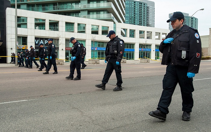 La Policía de Toronto aumentó el número de agentes patrullando en el centro de la ciudad debido a un "potencial riesgo para la seguridad pública", aunque no quiso revelar la naturaleza de la amenaza. EFE/Archivo