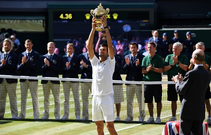 El serbio Novak Djokovic no tuvo rival en el surafricano Kevin Anderson, y le venció por 6-2, 6-2 y 7-6 (3) en dos horas y 16 minutos, en una final desigual, para ganar el título de Wimbledon por cuarta vez y el quinto en hierba de su carrera. EFE