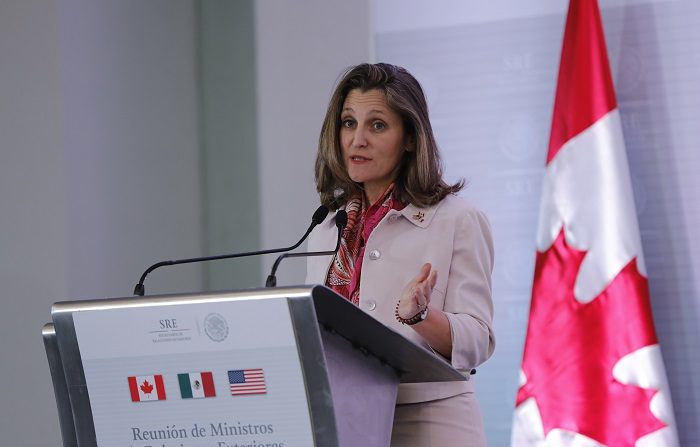 La canciller canadiense, Chrystia Freeland, hará el 25 de julio una visita de trabajo a Ciudad de México, donde será recibida por el presidente Enrique Peña Nieto y se reunirá con el ganador de los comicios presidenciales, Andrés Manuel López Obrador, informó hoy la Secretaría de Relaciones Exteriores. EFE/Archivo