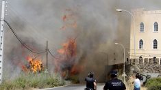 Se reactiva el incendio de Ceuta que ha arrasado 64 hectáreas de monte