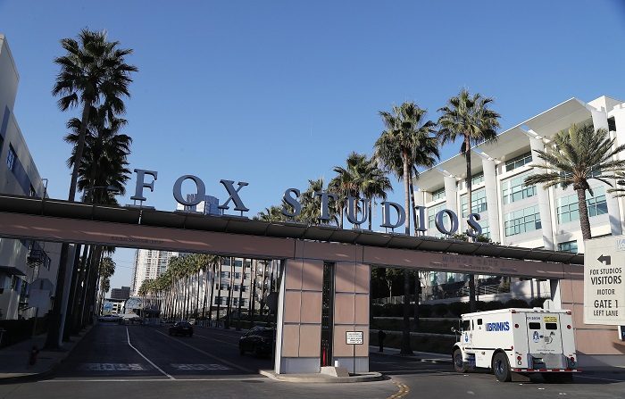 Los accionistas del grupo Walt Disney y de la 21st Century Fox aprobaron hoy el acuerdo alcanzado entre las dos empresas, según el cual Disney se hará con una buena parte del negocio de su rival a cambio de 71.300 millones de dólares. EFE/Archivo