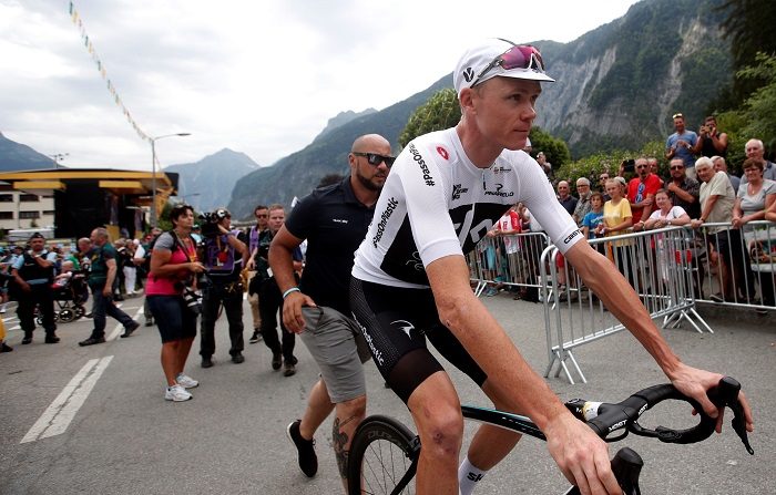 El británico del Sky, Chris Froome, se prepara para comenzar la decimotercera etapa del 105º Tour de Francia, 169.5 kilómetros entre las localidades galas de Bourg d'Oisans y Valence, el 20 de julio del 2018. EFE/Yoan Valat