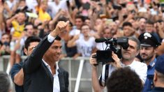 Eufórica bienvenida brindan a Ronaldo los fans de Juventus
