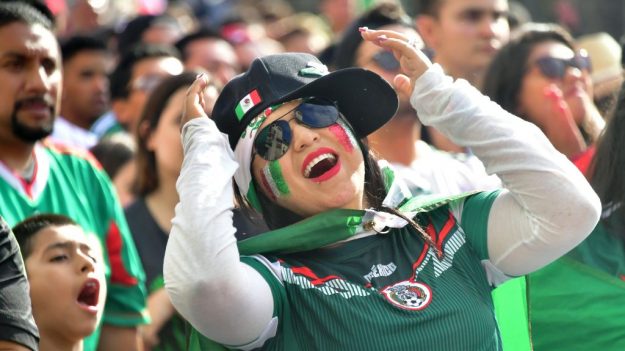 Fans mexicanos se muestran felices del ambiente de la Copa Mundial en Rusia