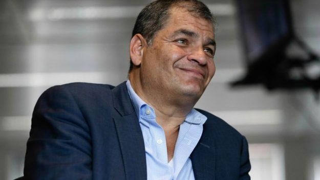 Ecuador pide arresto y extradición al expresidente Rafael Correa