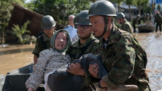 Japón busca sobrevivientes ante fatales inundaciones que suman más de un centenar de muertos