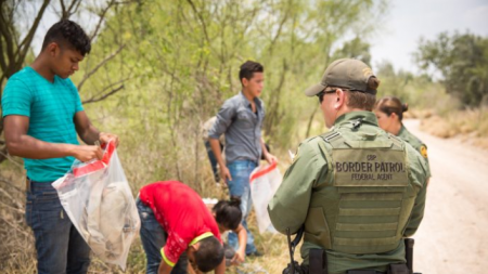 Mirando más allá de la frontera para detener el flujo de inmigrantes ilegales