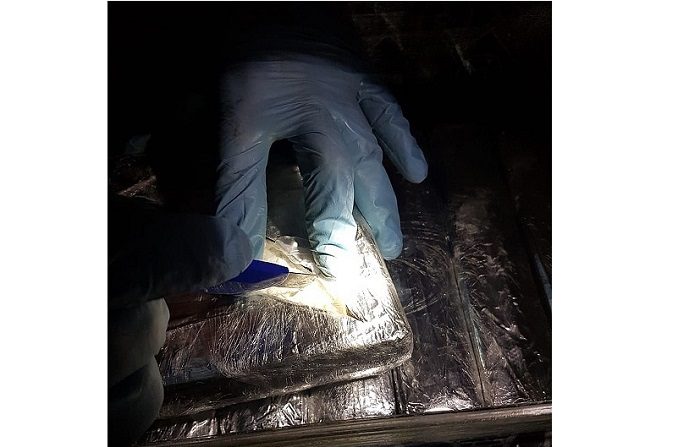 La Policía Federal de México decomisó hoy en el Aeropuerto Internacional de la Ciudad de México un alijo de 120 kilos de droga "cristal" valuada en 76 millones de dólares y que tenía como destino a Sidney, en Australia. (EFE)