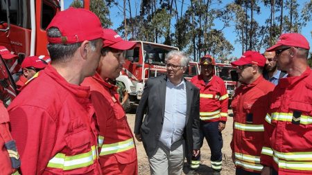 Con más de 1300 bomberos y una semana de combate se logra controlar feroz incendio en Portugal